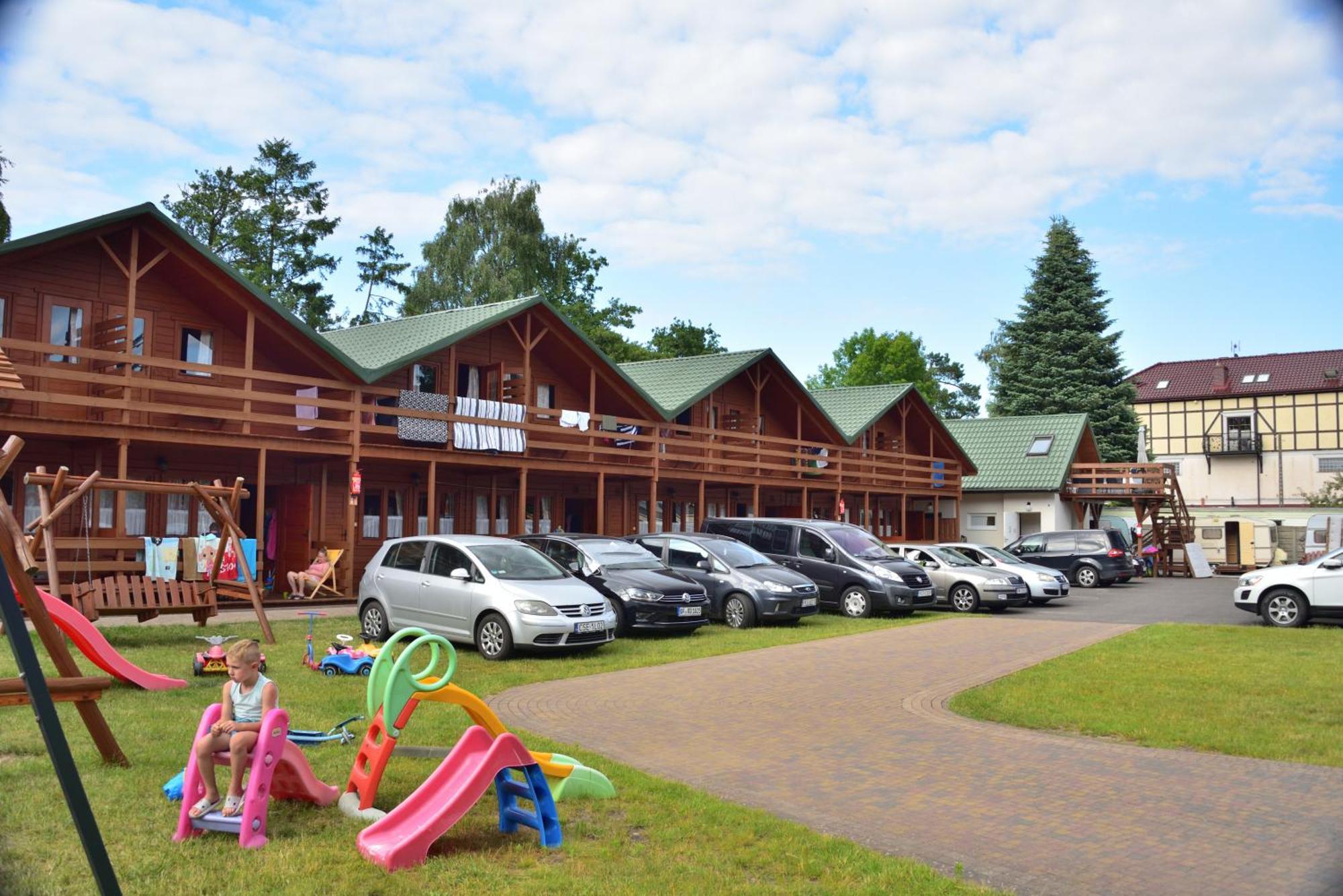 Mlodziezowy Domek Dla Grup Eldorado Mielno Centrum, 200M Od Morza Bagian luar foto