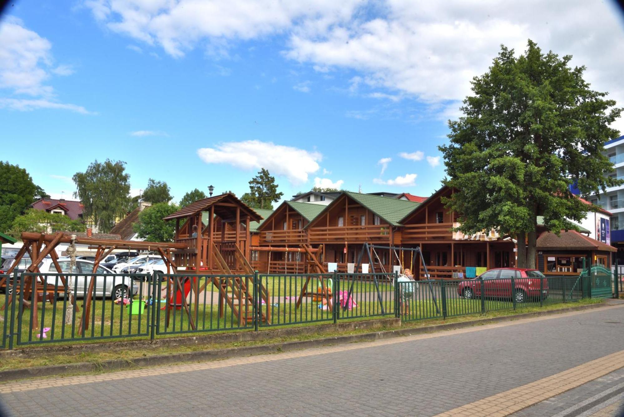 Mlodziezowy Domek Dla Grup Eldorado Mielno Centrum, 200M Od Morza Bagian luar foto