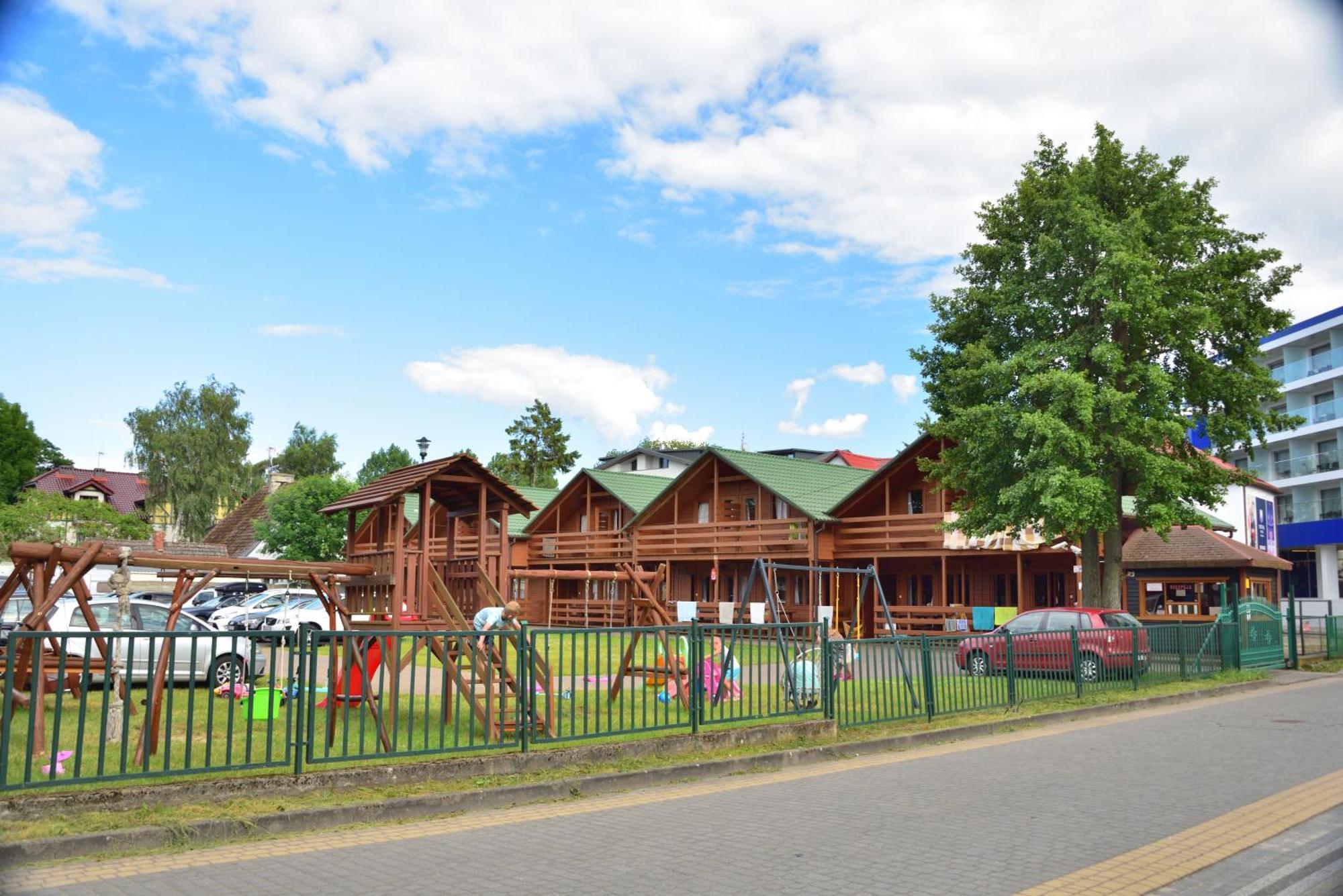 Mlodziezowy Domek Dla Grup Eldorado Mielno Centrum, 200M Od Morza Bagian luar foto